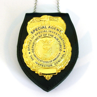 Maßgeschneiderte hellgold plattierte Metall -Emblem -Polizeiabzeichen